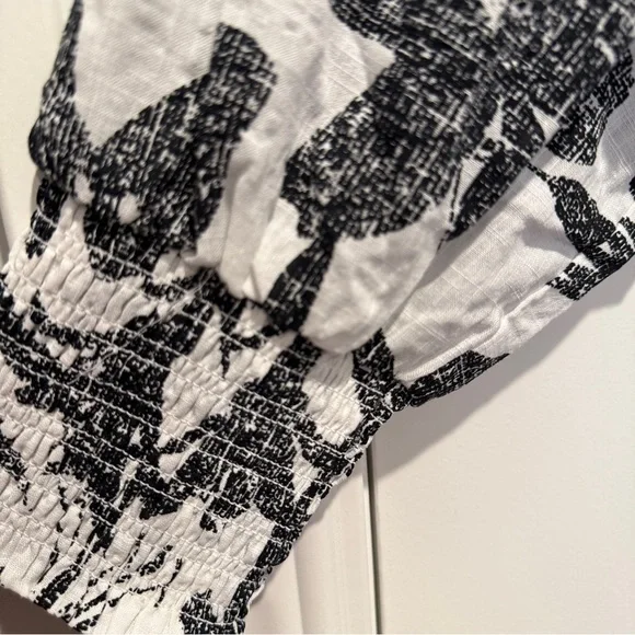 G by Giuliana Monochrome Floral Top with Ruffle Accents - Picture 4 of 8